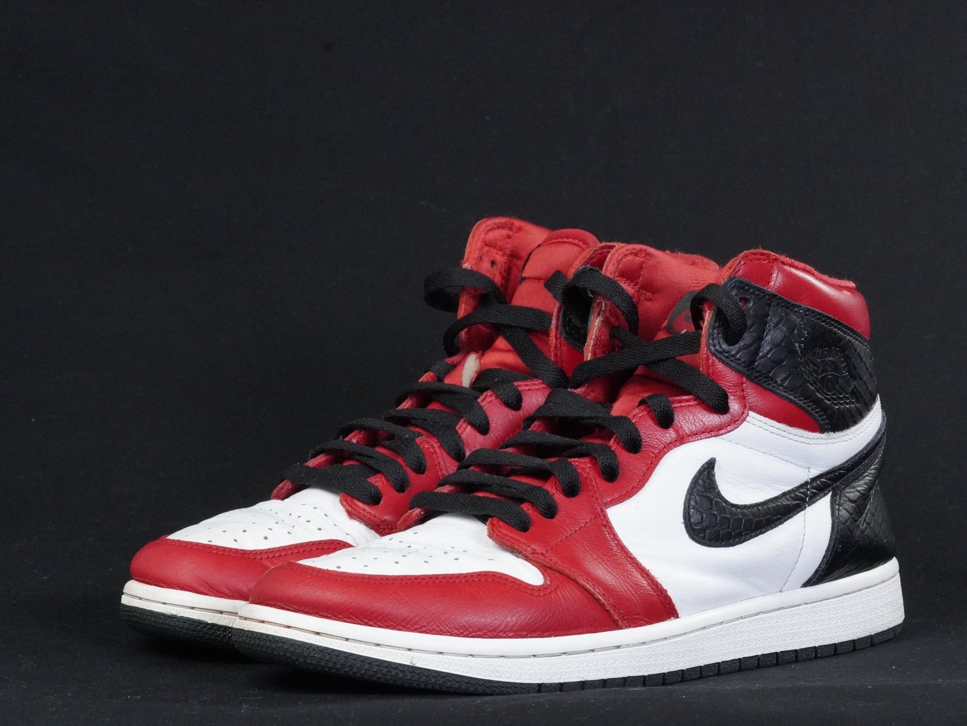 Használt Jordan 1 High Satin Red Snake - Steals.hu Buy Sell Trade Sneakers