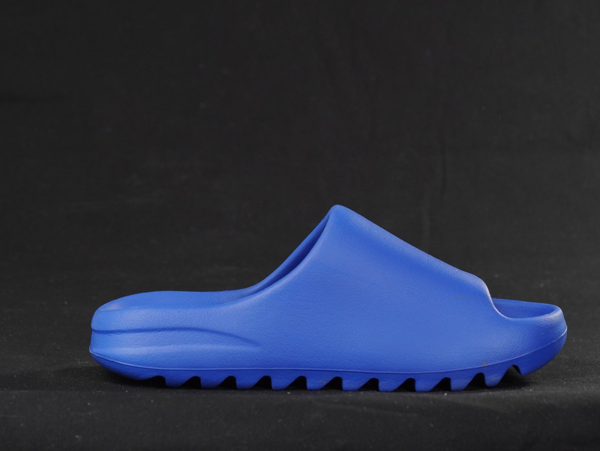 Használt Yeezy Slide Azure VNDS - Steals.hu Buy Sell Trade Sneakers