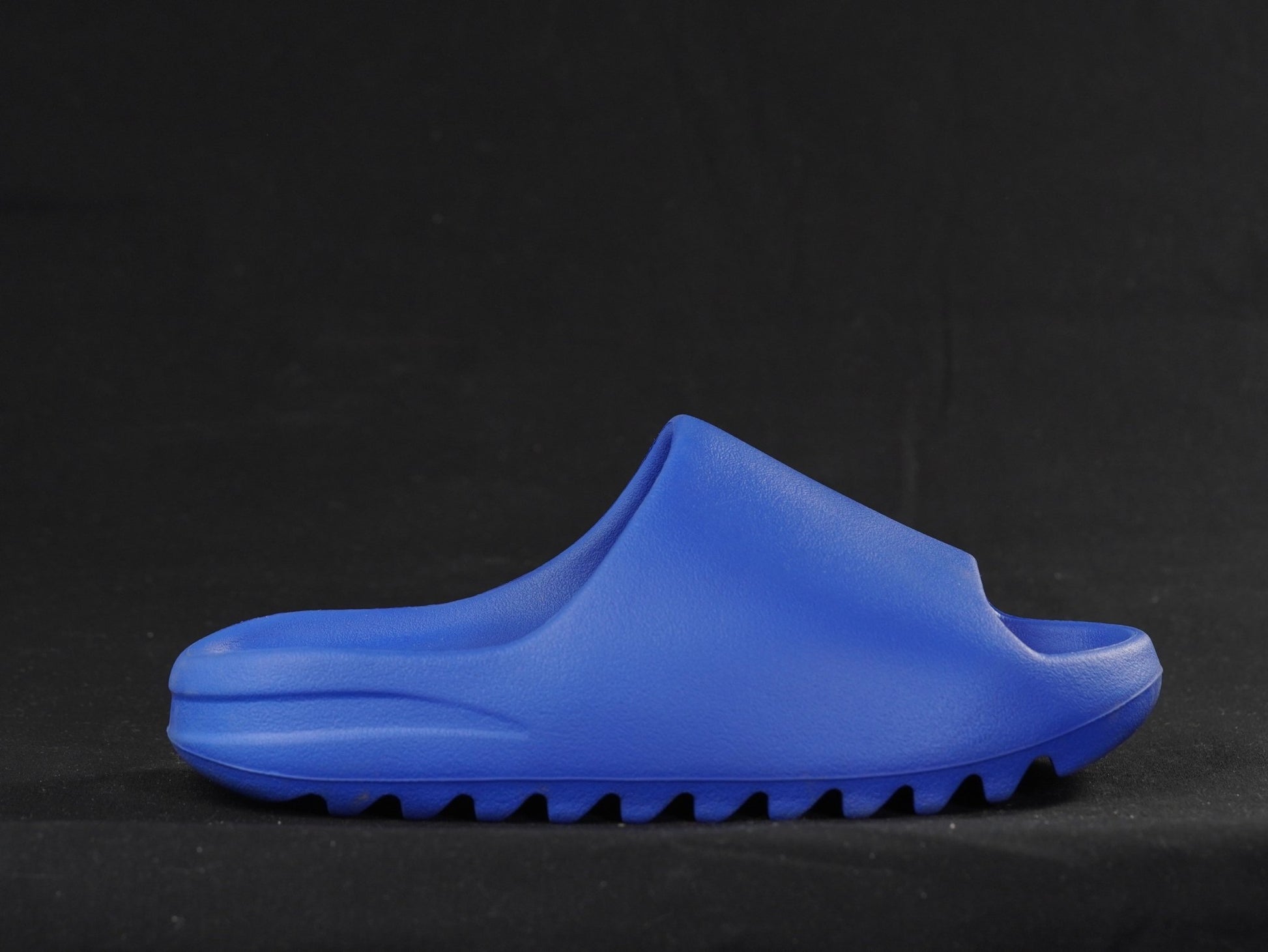 Használt Yeezy Slide Azure VNDS - Steals.hu Buy Sell Trade Sneakers